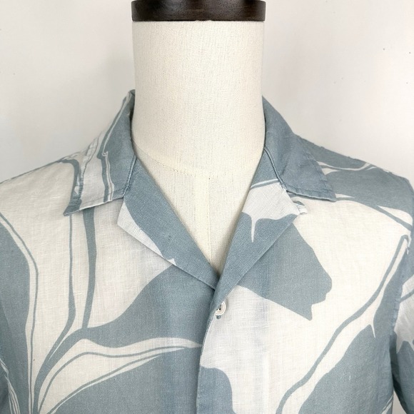 NWT Banana Republic Standard Fit Linen Resort Shirt SMALL Blue Floral Button - Picture 4 of 12
